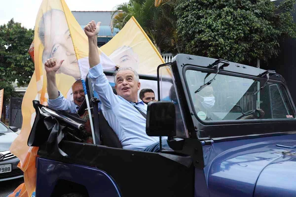 Márcio França acena à periferia e recebe manifesto progressista