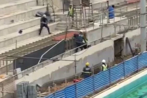 Vídeo: operário dá paulada em outro durante briga em obras do Pacaembu
