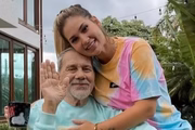Virginia Fonseca posa ao lado do pai, Mário