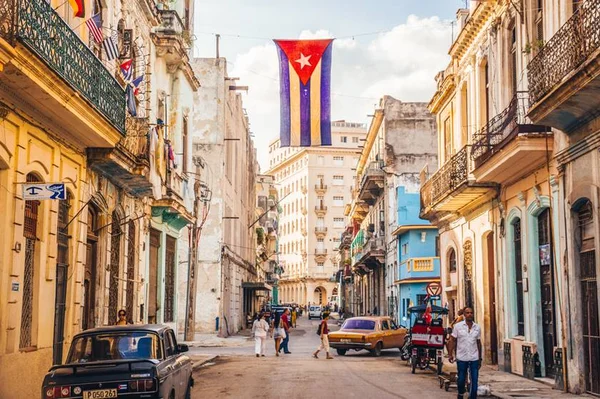 Cuba elege 1º presidente após 60 anos da família Castro no poder