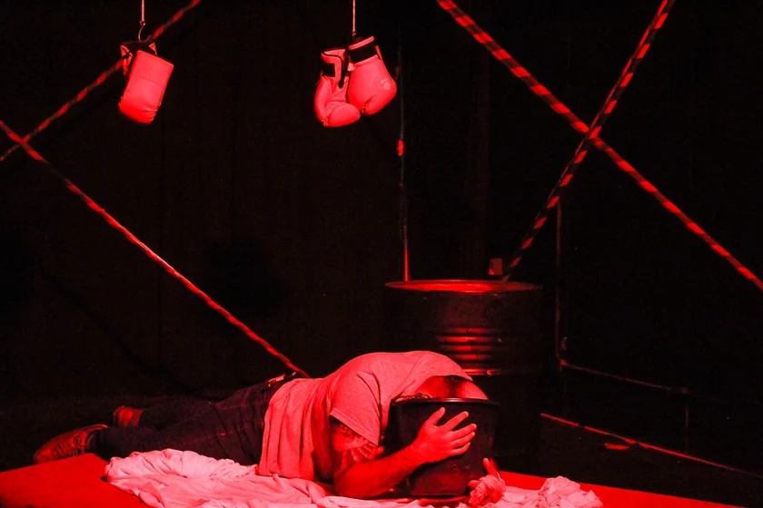 Peça sobre homofobia e opressão lota teatro e arranca aplausos na UnB - imagem 26 Peça sobre homofobia e opressão lota teatro e arranca aplausos na UnB - imagem 26