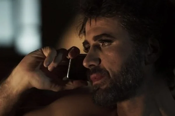 Cura gay falhou! Samuel transa com frentista em O Outro Lado
