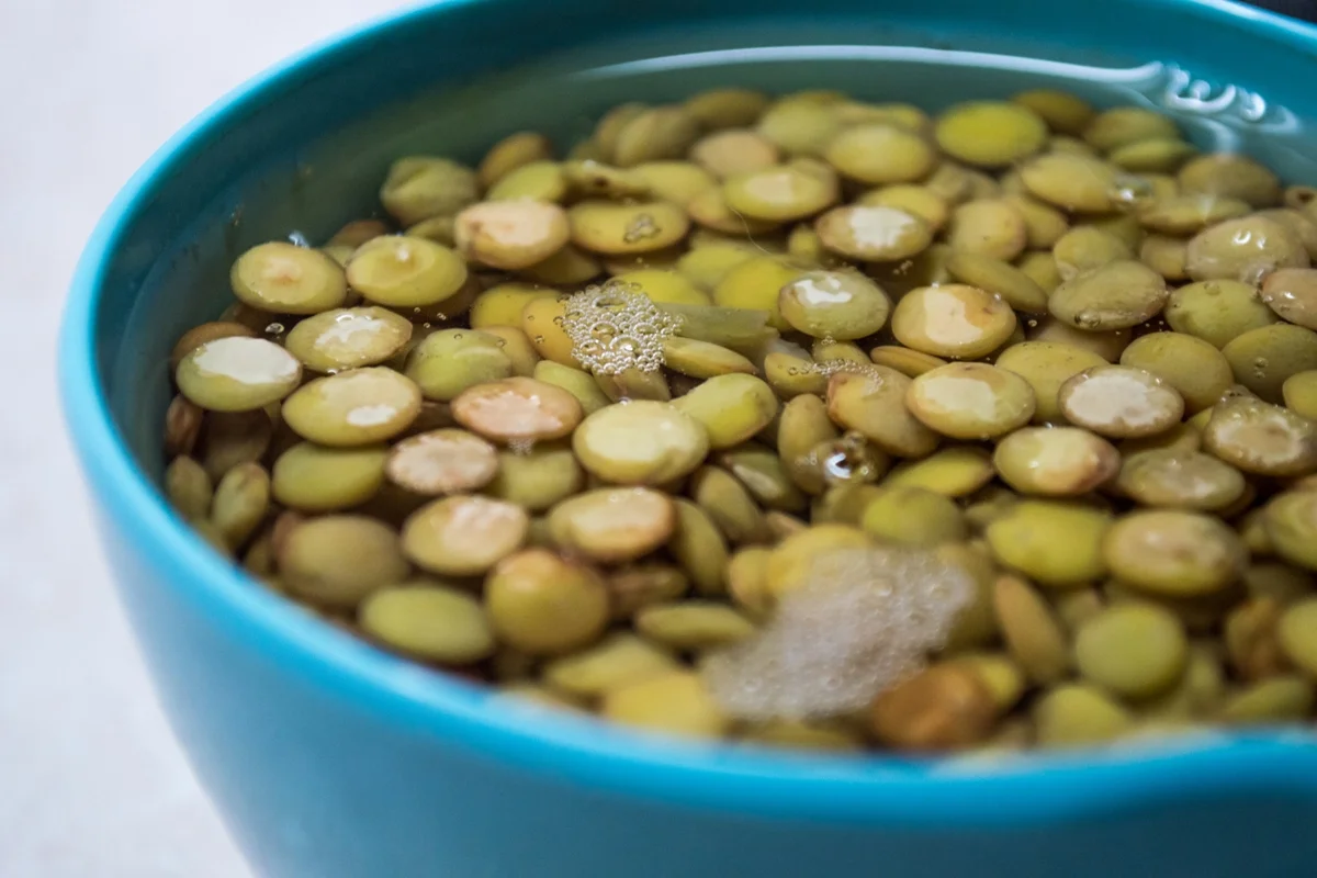 A nutricionista recomenda deixar a lentilha de molho A nutricionista recomenda deixar a lentilha de molho