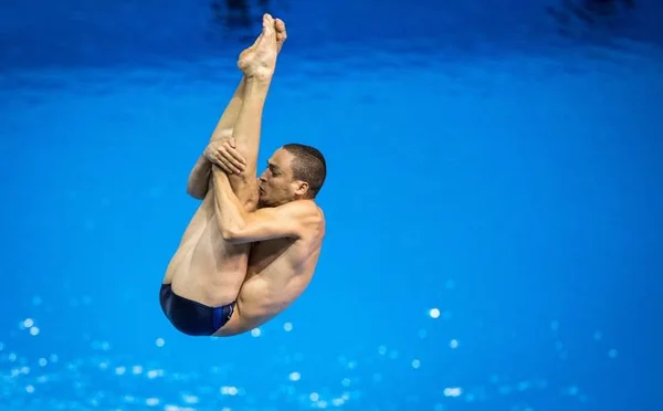 Brasiliense César Castro passa para semifinais do salto ornamental