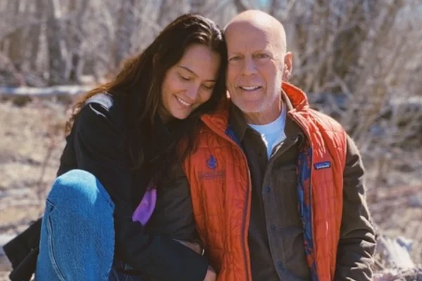 Esposa celebra aniversário de Bruce Willis e posta nova foto do ator