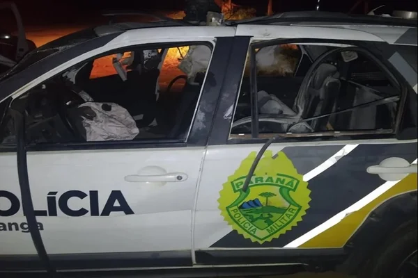 Viatura destruída por explosão de bomba