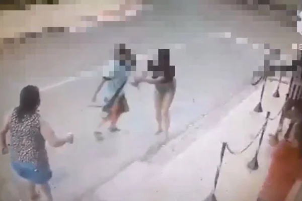 Vídeo mostra homem esfaqueando mulher no DF: “Agiu por vingança”