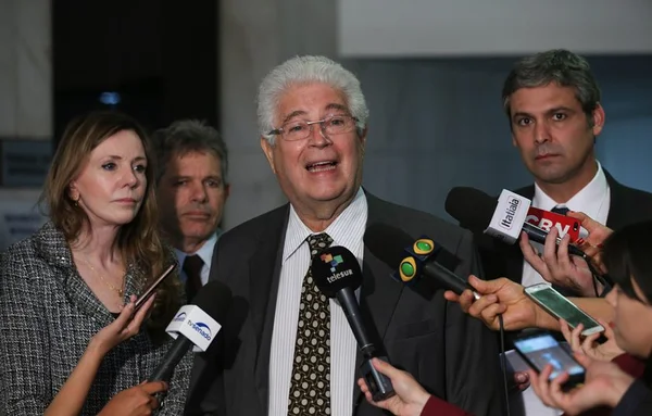 Requião diz que projeto de abuso de autoridade está pronto