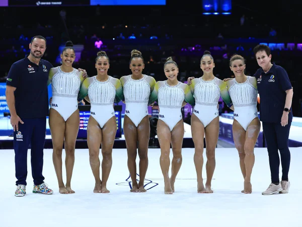 Imagem colorida da seleção brasileira feminina de Ginástica Artística- Metrópoles