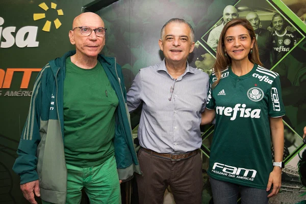 Imagem colorida de dono da Crefisa com Leila Pereira - Metrópoles