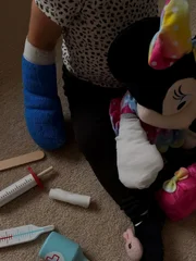 Amanda Kimerlley mostra filha Helena após cirurgia de emergência 