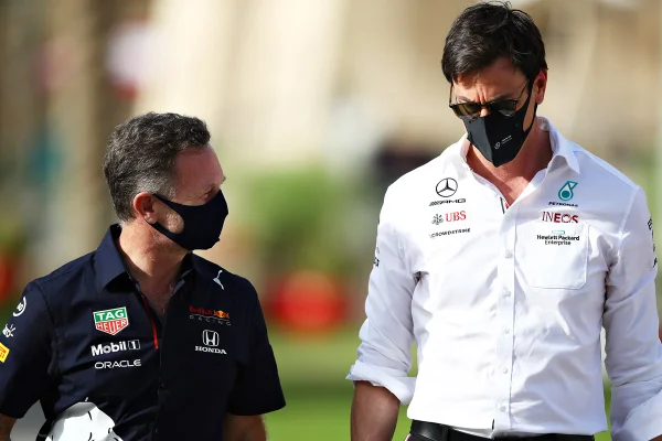 Horner, da Red Bull, e Wolff, da Mercedes, trocam farpas na imprensa