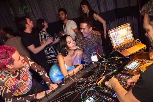 24 anos de Bruna Marquezine: veja fotos do festão de aniversário