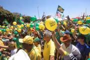 Manifestantes pró-Bolsonaro foram às ruas em Brasília Manifestantes pró-Bolsonaro foram às ruas em Brasília