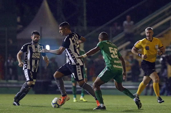Botafogo vence fora de casa e rebaixa a Chapecoense à Série B
