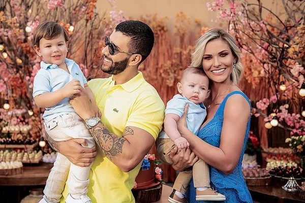Fã pede para Gusttavo Lima engravidá-la e Andressa Suita dá resposta