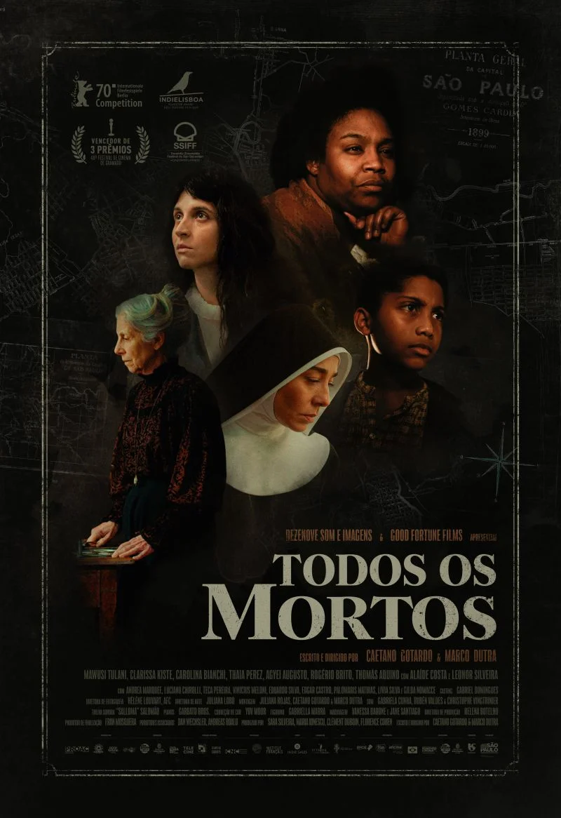 <b>Todos os Mortos.</b> Na São Paulo de 1899, entre o passado conturbado do Brasil e seu presente fraturado, as mulheres da família Soares, antigas proprietárias de terra, tentam se agarrar ao que resta de seus privilégios. E Iná Nascimento, que viveu muito tempo escravizada, luta para reunir seus entes queridos em um mundo que lhes é hostil, enquanto procura dar vazão a suas próprias vontades <b>Todos os Mortos.</b> Na São Paulo de 1899, entre o passado conturbado do Brasil e seu presente fraturado, as mulheres da família Soares, antigas proprietárias de terra, tentam se agarrar ao que resta de seus privilégios. E Iná Nascimento, que viveu muito tempo escravizada, luta para reunir seus entes queridos em um mundo que lhes é hostil, enquanto procura dar vazão a suas próprias vontades