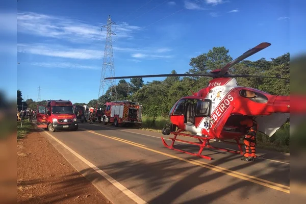 Cinco pessoas, entre elas uma criança, ficam feridas em grave acidente