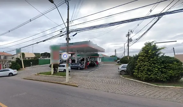 Frentista ateia fogo em cliente após discussão em posto de combustível
