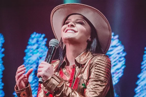 maraisa cantando