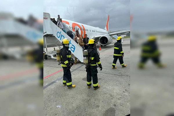 Vídeo: pneu de avião estoura em decolagem e aeronave faz pouso forçado em SP
