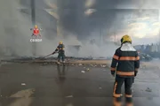 Segundo a corporação, o incêndio já foi controlado, mas ainda há pontos quentes Segundo a corporação, o incêndio já foi controlado, mas ainda há pontos quentes
