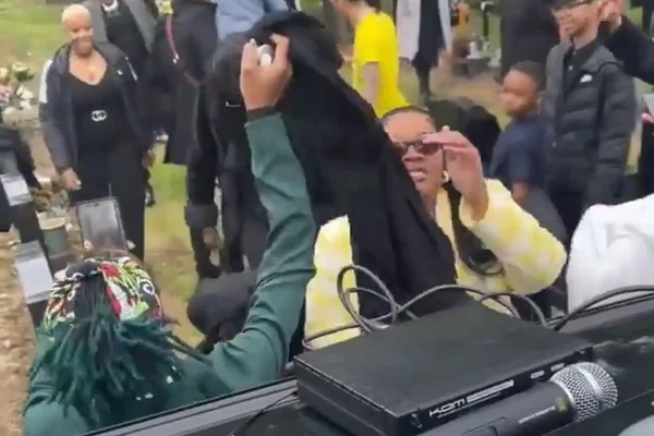 Velório na Inglaterra contou com DJ e dança sobre o túmulo