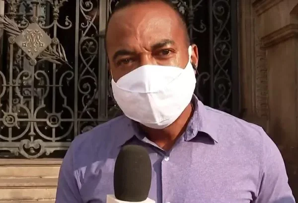 Repórter da Globo se emociona ao falar de Elza soares