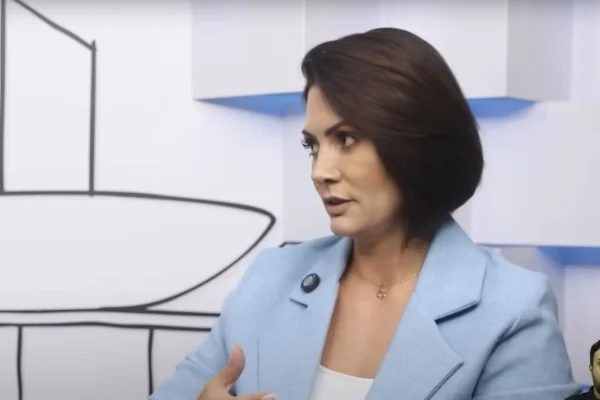 Imagem colorida, "Sou obrigada a conviver", diz ex-primeira-dama sobre Carlos Bolsonaro - Metrópoles