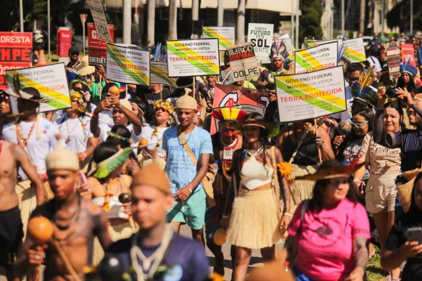 Acampamento Terra Livre indígenas