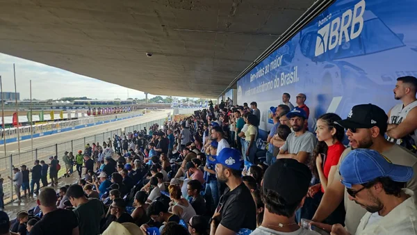 Público vibra com reinauguração do Autódromo Internacional de Brasília