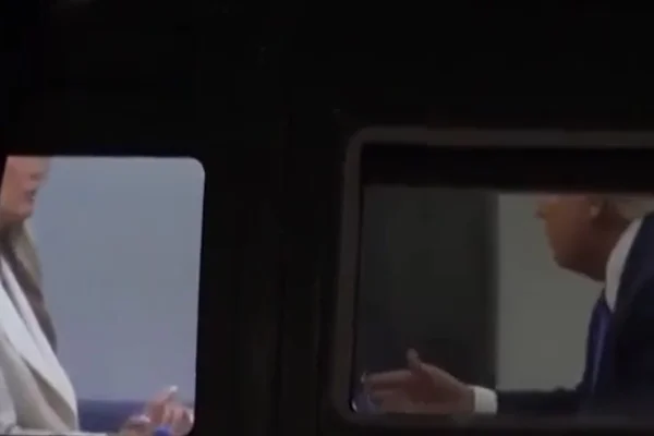 Imagem colorida do presidente dos Estados Unidos Donald Trump discutindo com primeira-dama