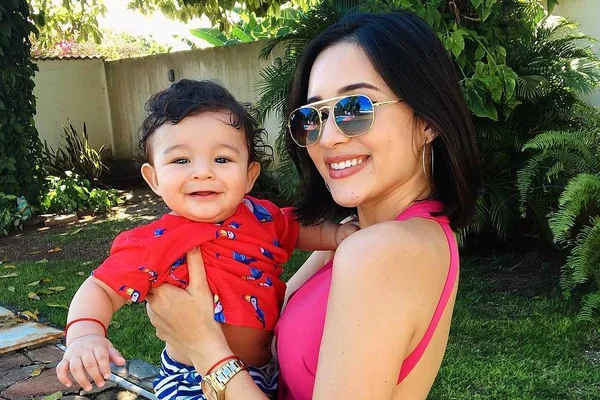 Jovem descobre gravidez na hora do parto e tem filho sozinha no banheiro
