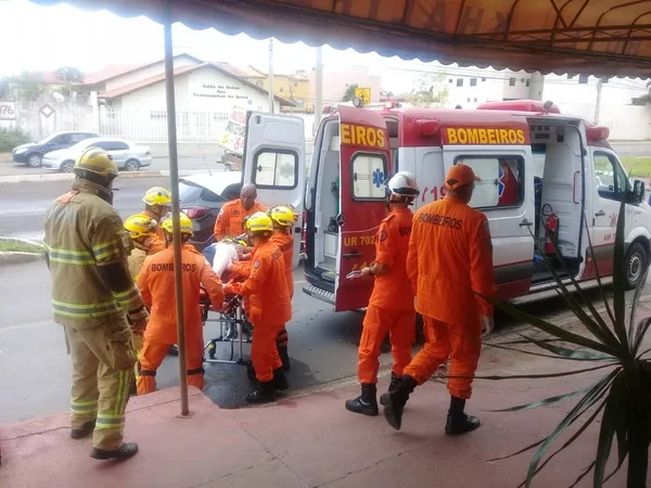 Motorista perde controle do carro e invade hotel de Águas Claras