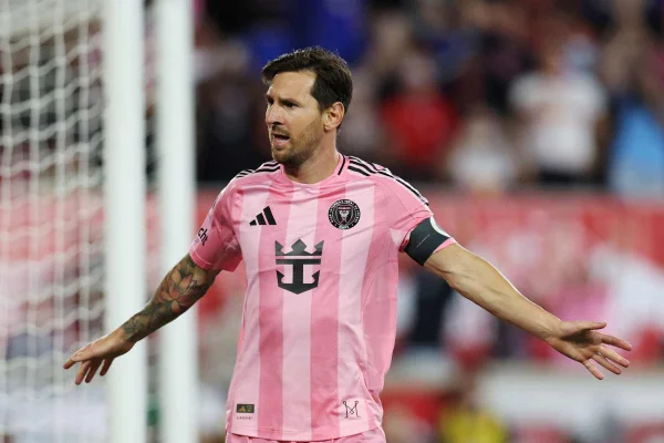 Imagem colorida de Lionel Messi - Metrópoles