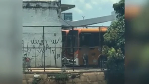 Homem é flagrado se masturbando na Rodoviária do Plano Piloto