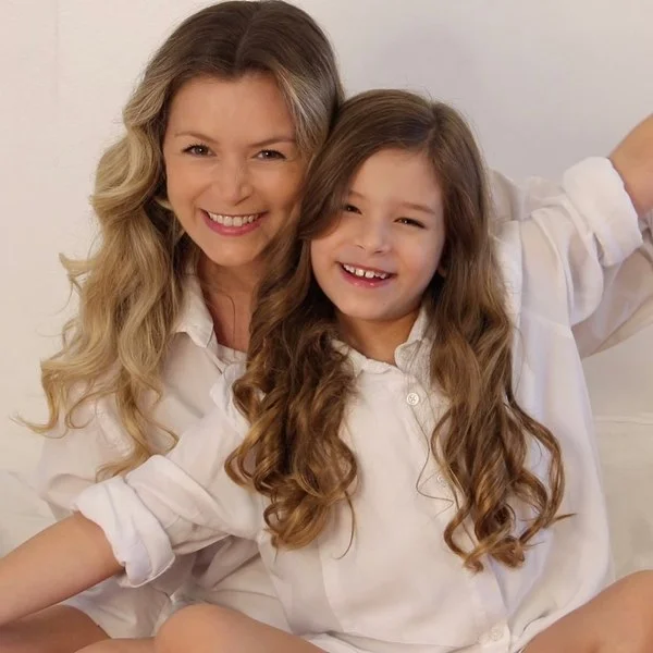 E tem chamado atenção ao postar fotos com a filha E tem chamado atenção ao postar fotos com a filha