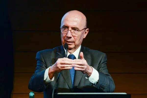 Meirelles: se nada for feito, gasto previdenciário não caberá no teto
