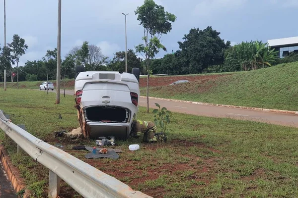Capotamento na L4 DF