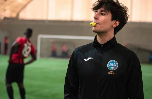 Árbitro italiano é suspenso por explicar decisões de jogo no TikTok