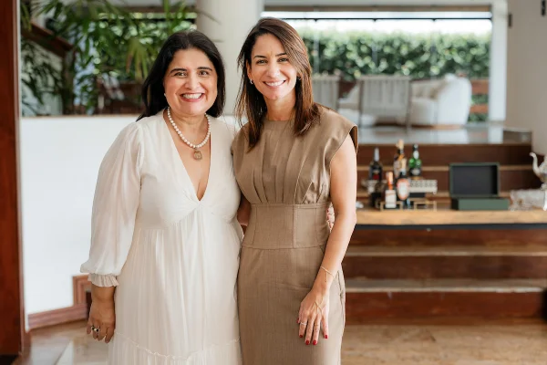 Katia Cubel realiza brunch sofisticado em homenagem a Flávia Takafashi