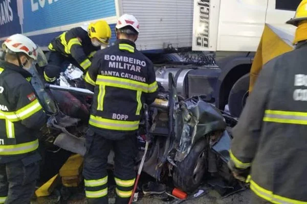 Acidente deixa três mortos em Santa Catarina