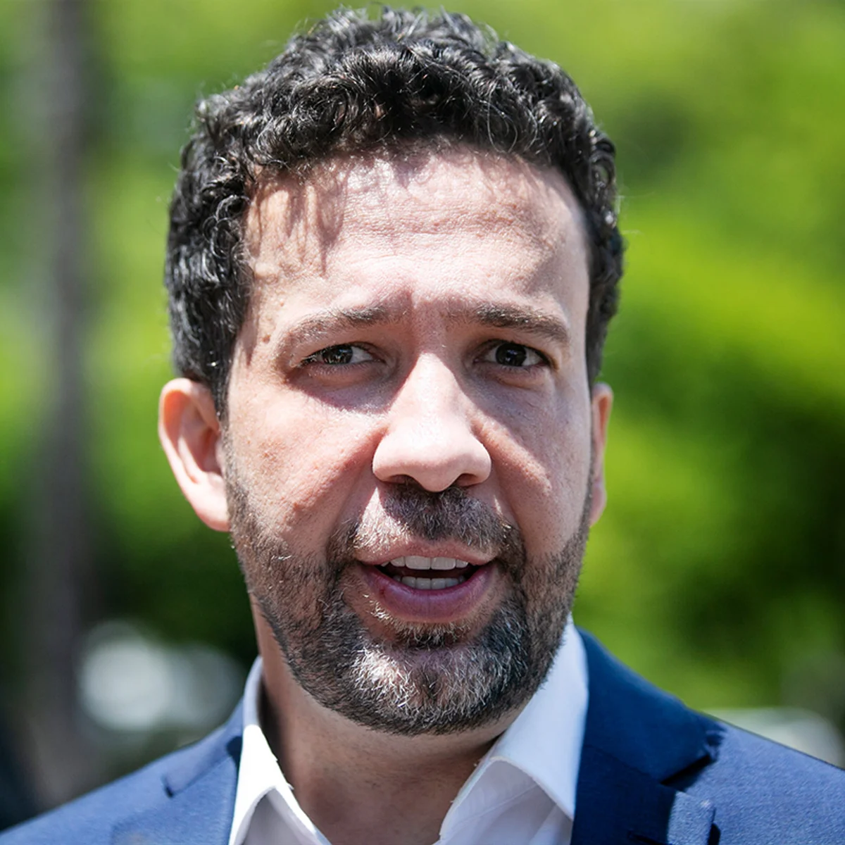 André Janones é internado na UTI após arritmia cardíaca depois do debate