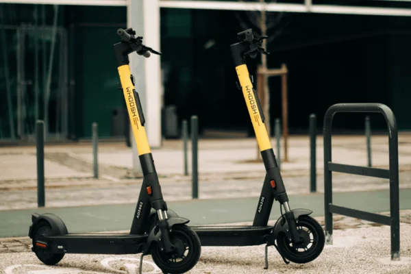 Empresa de patinetes elétricos ameaça deixar SP devido a atraso da CET