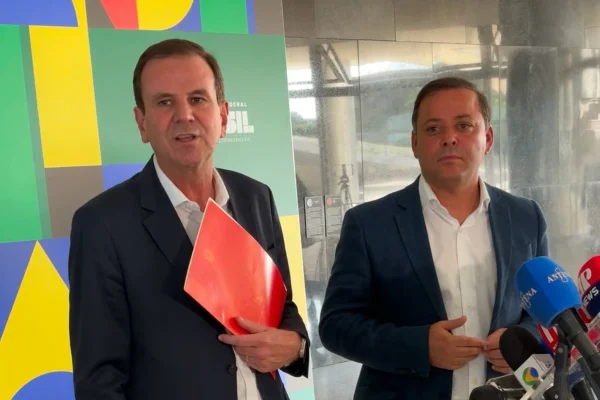 Imagem colorida mostra eduardo paes | Metrópoles