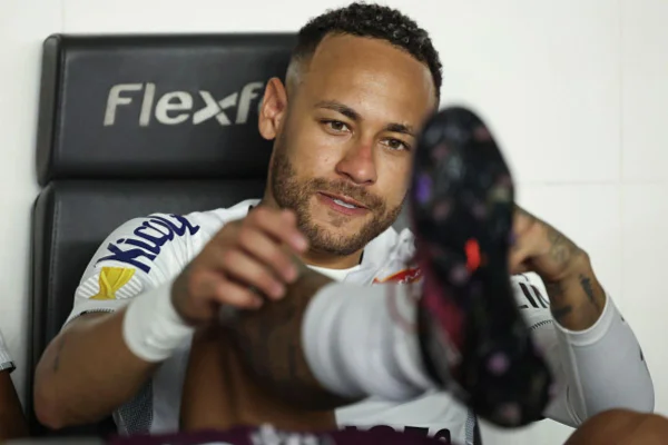 Imagem colorida de Neymar no Santos - Metrópoles