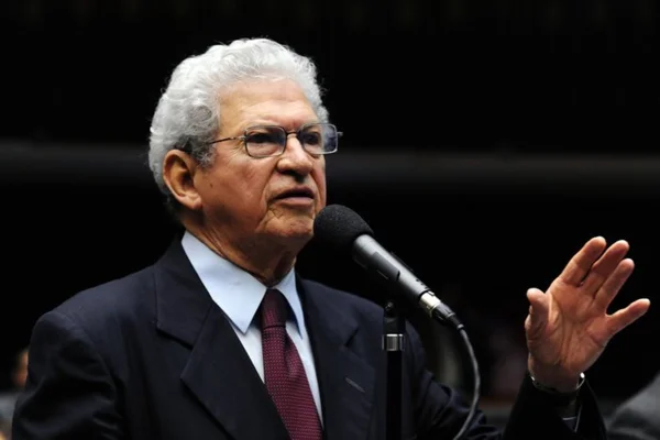 Imagem colorida de ex-prefeito de Montes Claros - Metrópoles