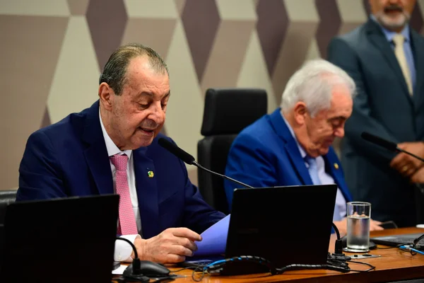 imagem colorida dos senadores omar aziz e otto alencar