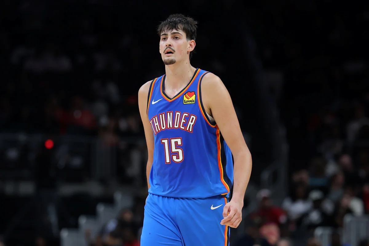 Em sua estreia na NBA, Aday Mara dá toco impressionante em Wembanyama - imagem 1 Em sua estreia na NBA, Aday Mara dá toco impressionante em Wembanyama - imagem 1