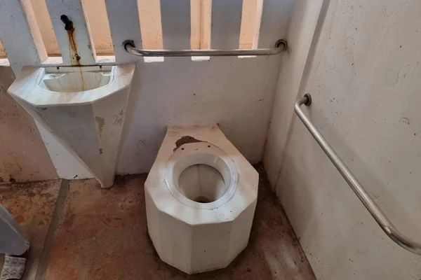 Pedido de comida sem glúten e banheiro sem porta: os 17 dias dos bolsonaristas na cadeia